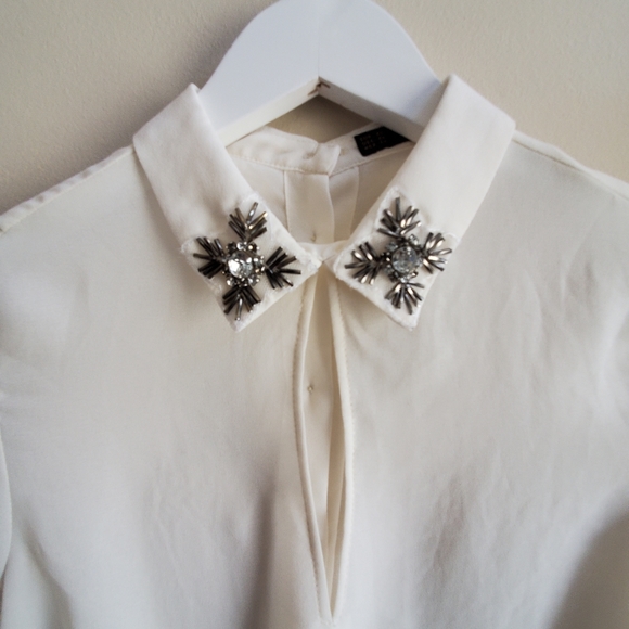 Zara white blouse with collar, embellishment with gems, XS Size, keyhole front - Picture 4 of 7